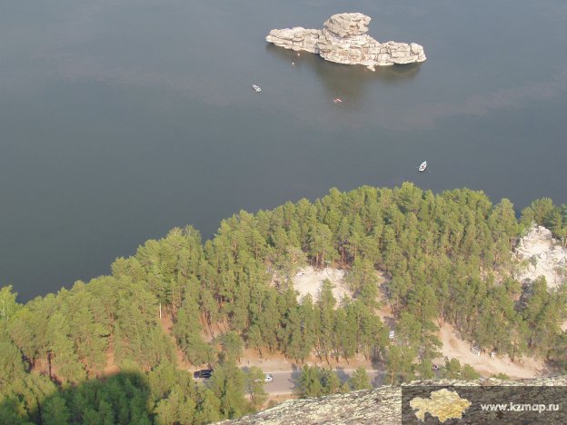 Вид на скалу Жумбактас